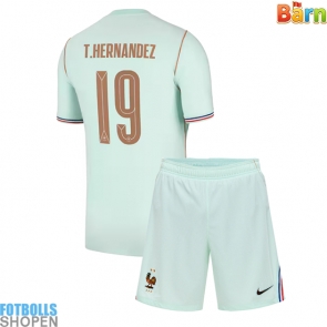 Billiga Frankrike Theo Hernandez #19 Bortatröja Barn VM 2026 Kortärmad (+ Korta byxor)